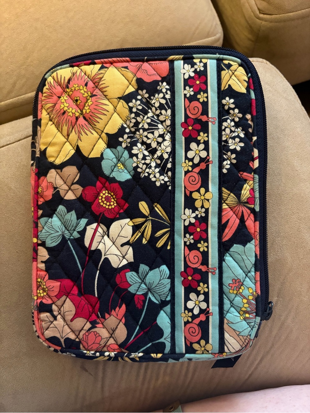 Vera Bradley Happy Snails Quilted E-Reader Sleeve Like New!